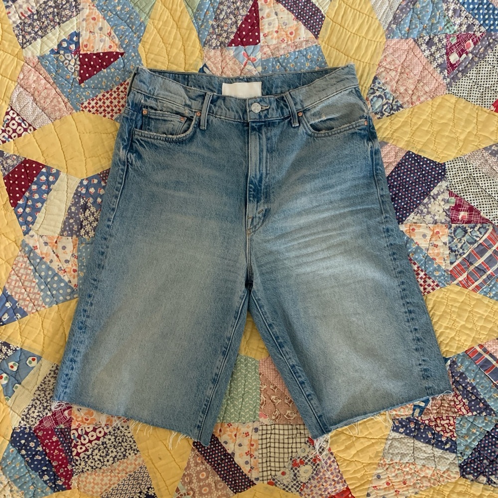 MOTHER The Undercover Knee Fray Short